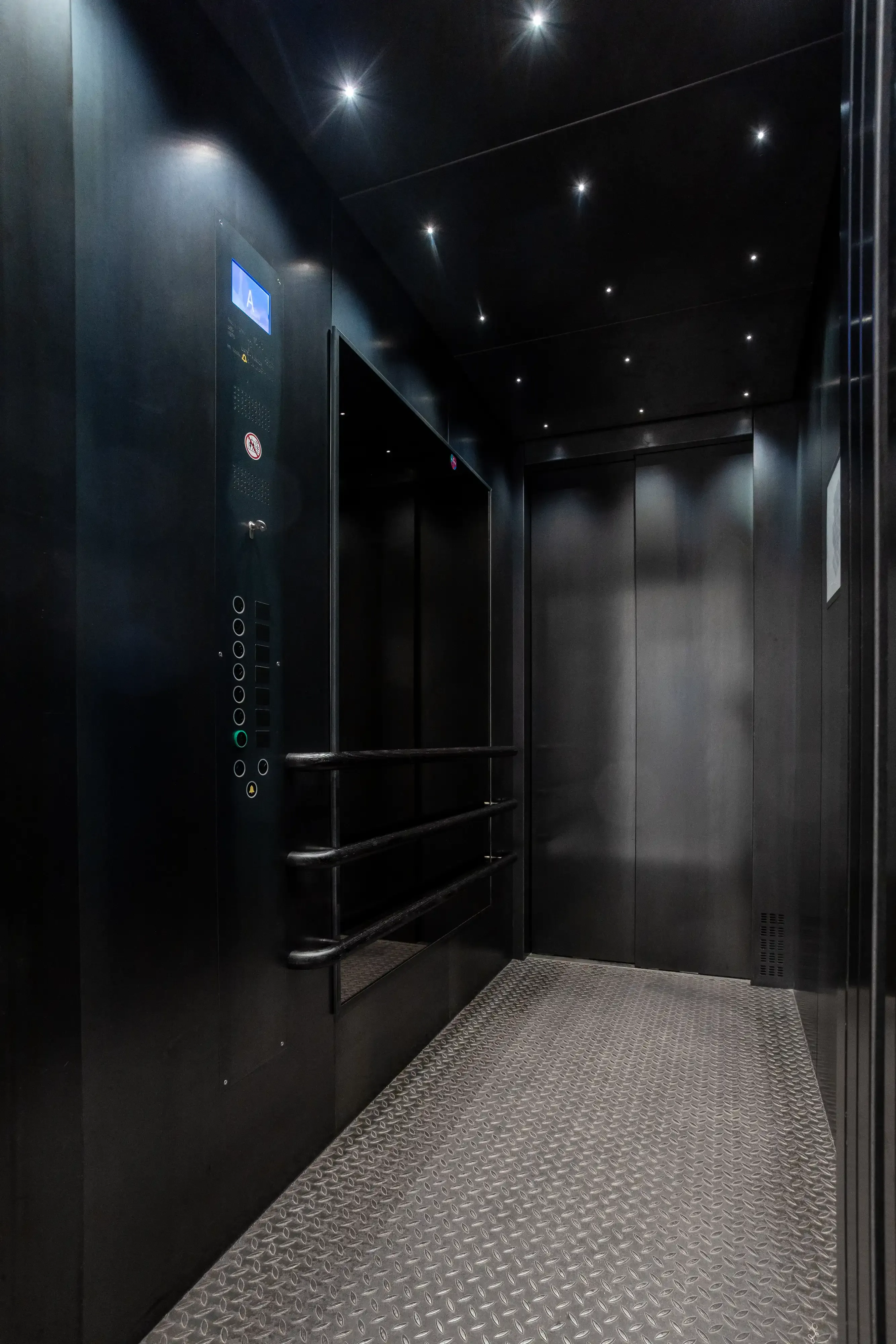 LUTZ Choice schwarzer Aufzug