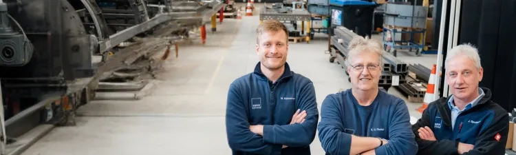 Gruppenbild Servicetechniker im Werk