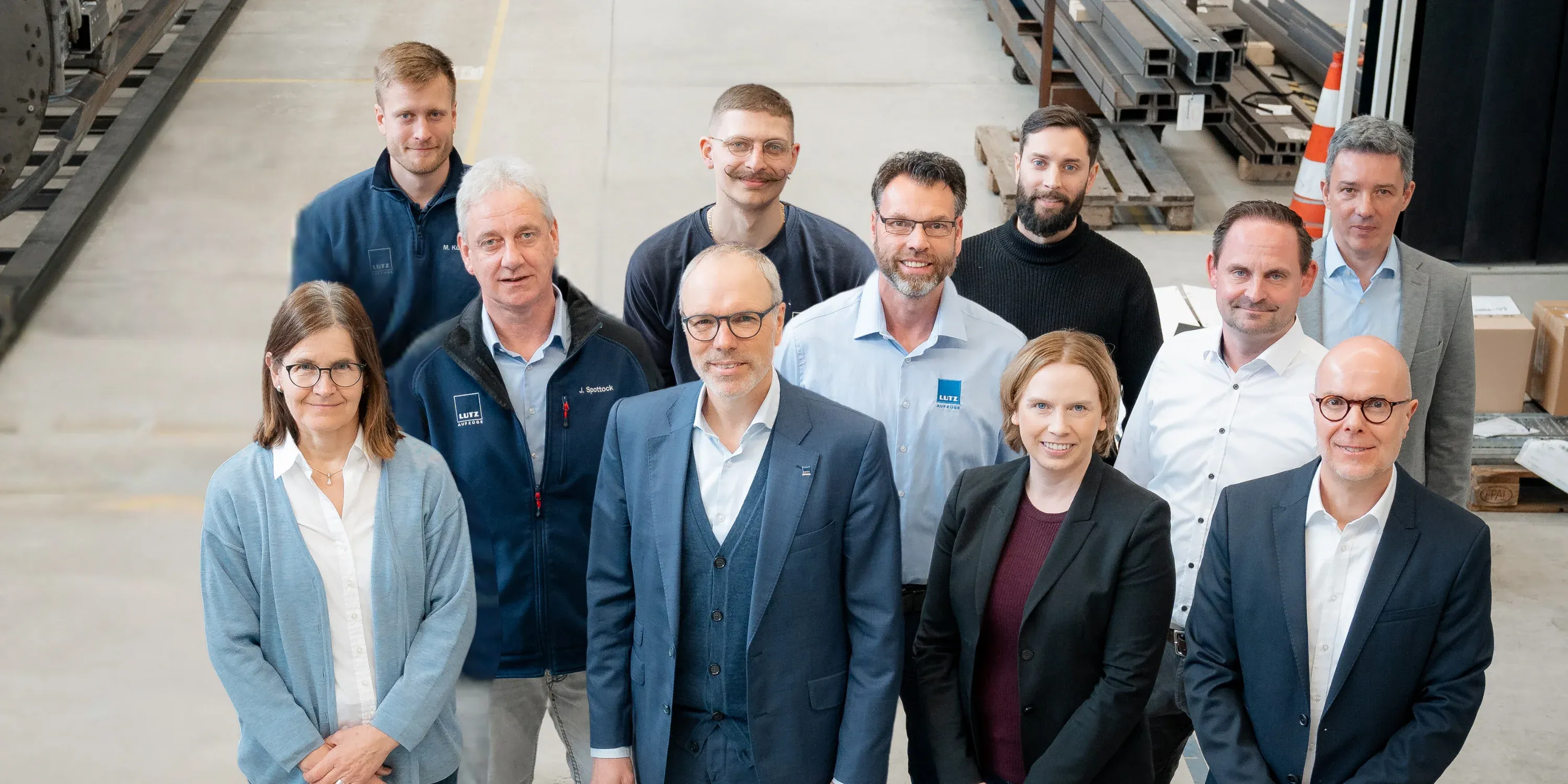 Gruppenbild Mitarbeiter im Werk