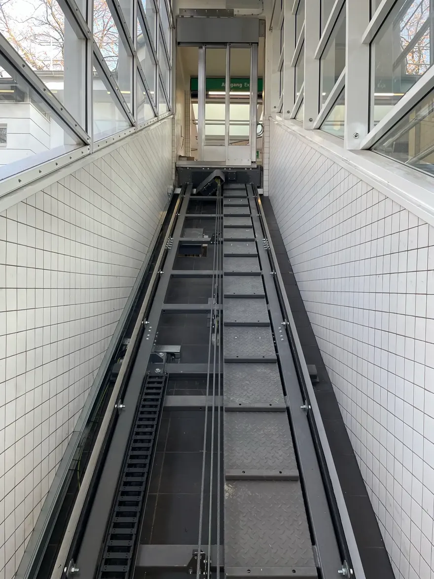 Schrägaufzug